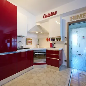  Appartamento Wissam's Red Kitchen